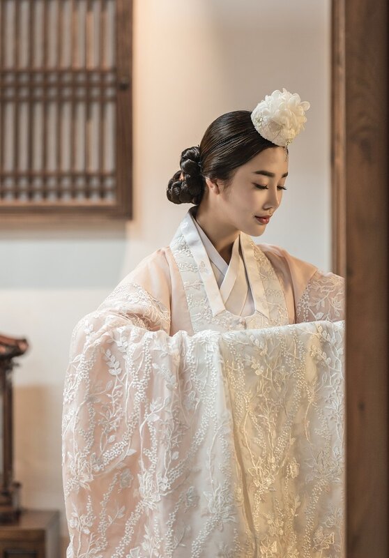 살구빛 꽃자수 신부한복