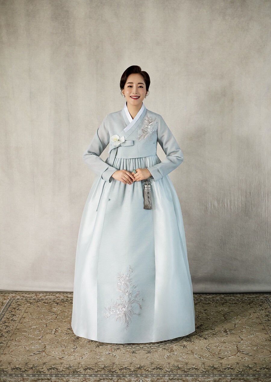 하늘빛 꽃자수 혼주한복