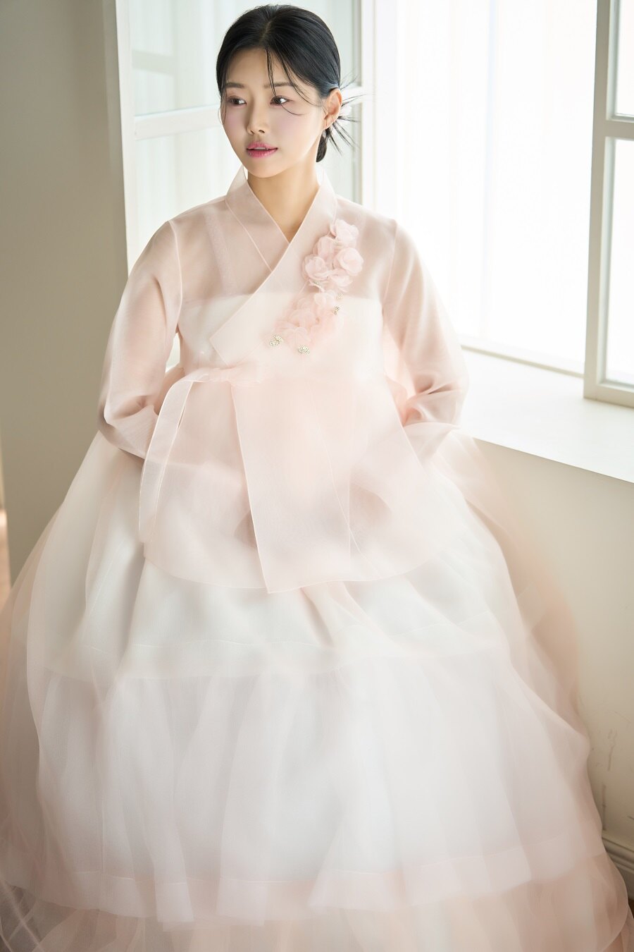 연분홍 꽃장식 웨딩한복
